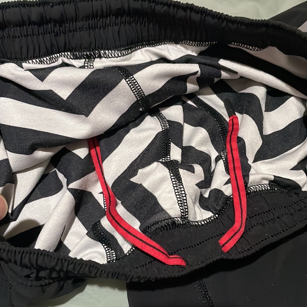 Medium men’s lululemon run response shorts - Picture 4 of 7